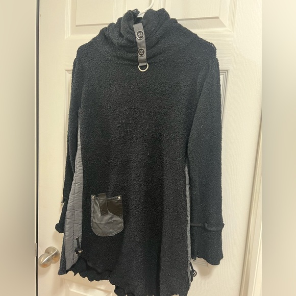 Sweater - Picture 2 of 6